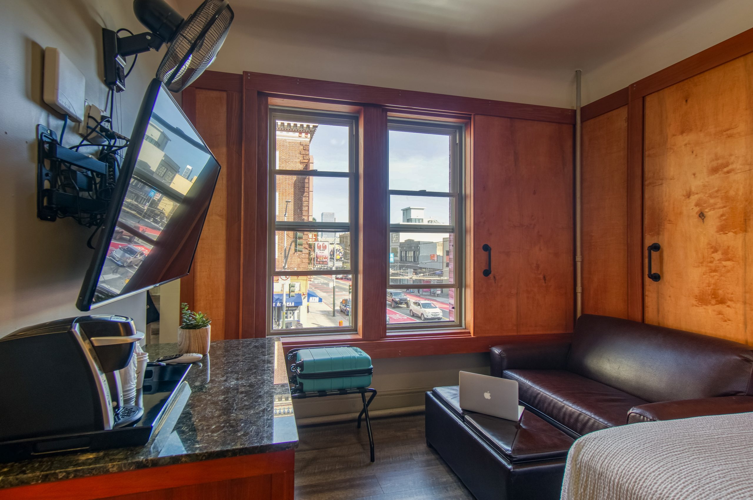 City View Corner Room with
