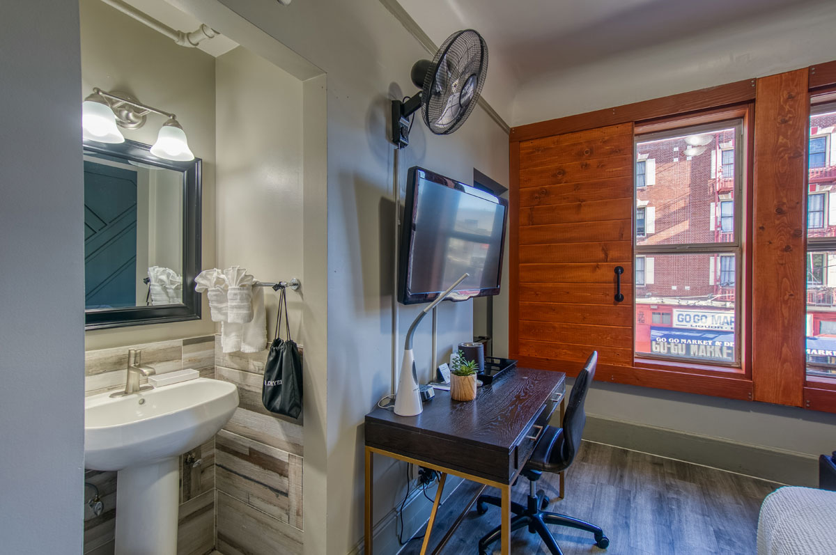 Queen Private Bath City View
